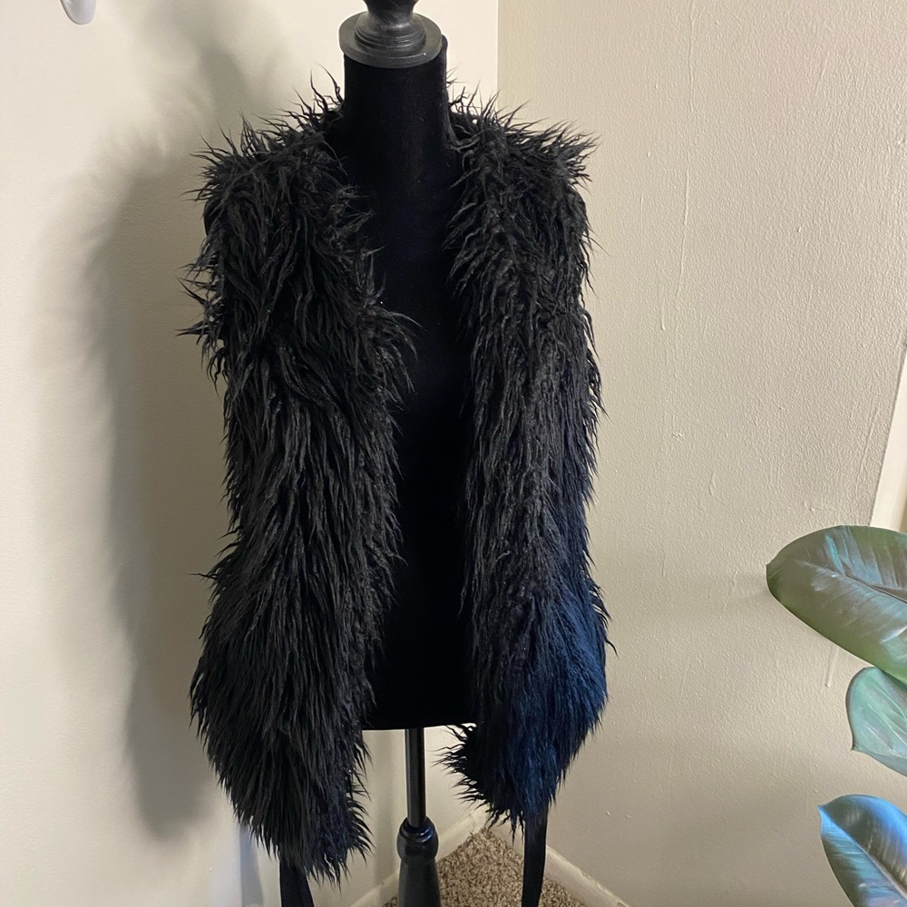 Black Furry Vest Lightly Worm